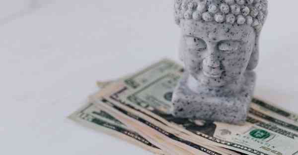 人工智能机器人和人谈恋爱