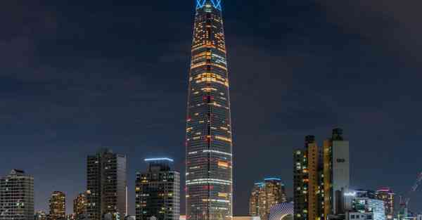 人工智能机器人和人谈恋爱