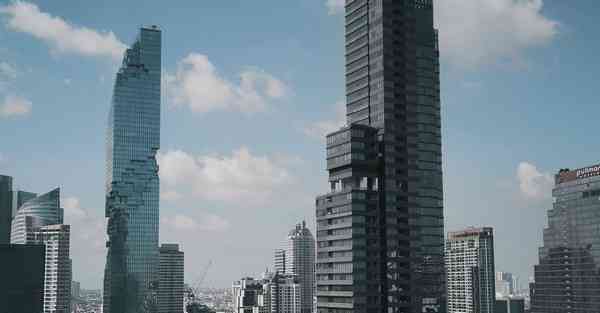 智能机器人融入生活中