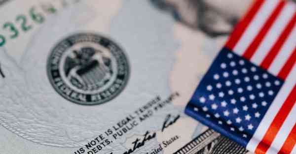 智能机器人融入生活中