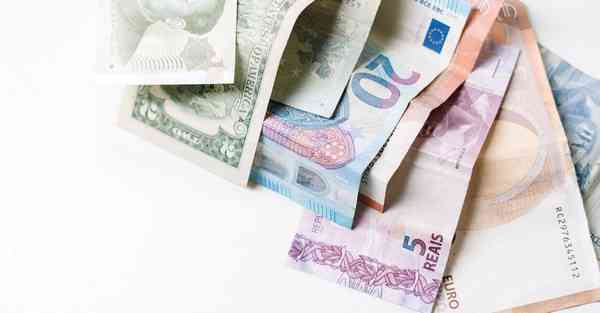 智能机器人融入生活中