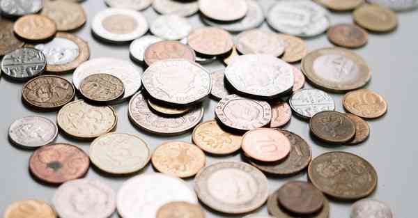 人工智能机器人和人谈恋爱