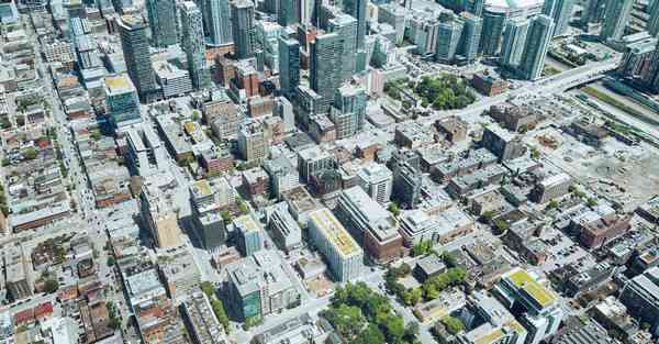 人工智能机器人和人谈恋爱