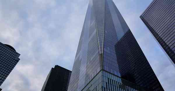 人工智能机器人和人谈恋爱