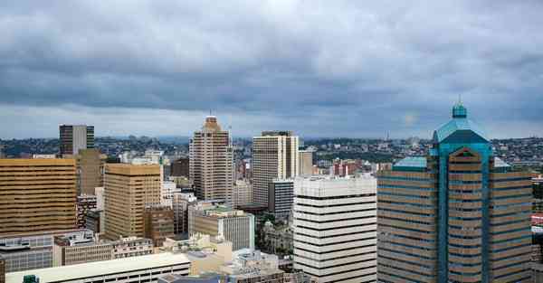 人工智能机器人和人谈恋爱