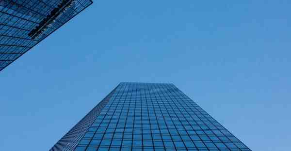 人工智能机器人和人谈恋爱