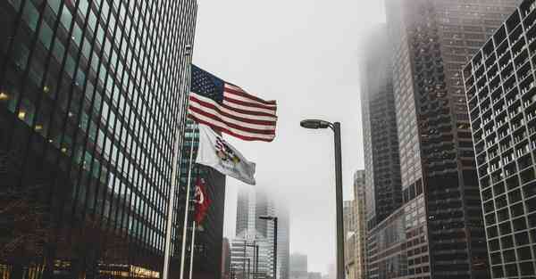 智能机器人融入生活中