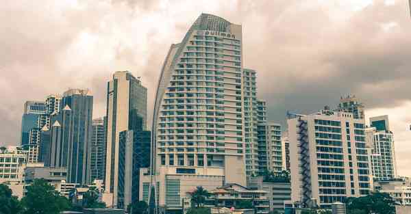 智能机器人融入生活中