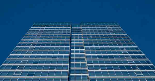 人工智能机器人和人谈恋爱