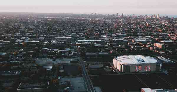 人工智能机器人和人谈恋爱