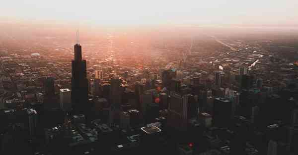 人工智能机器人和人谈恋爱