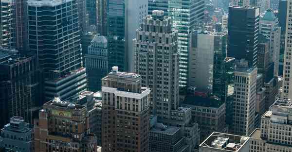 人工智能机器人对战帅哥