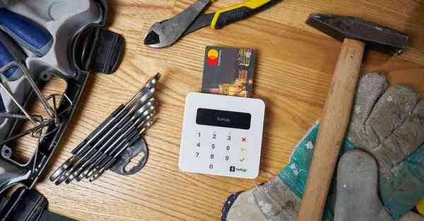 智能机器人融入生活中