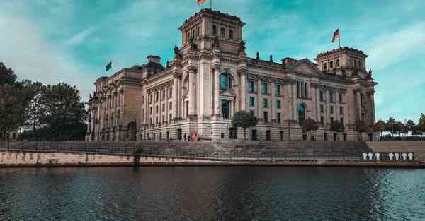 AI绘画技术发展趋势（AI绘画软件哪个好用）