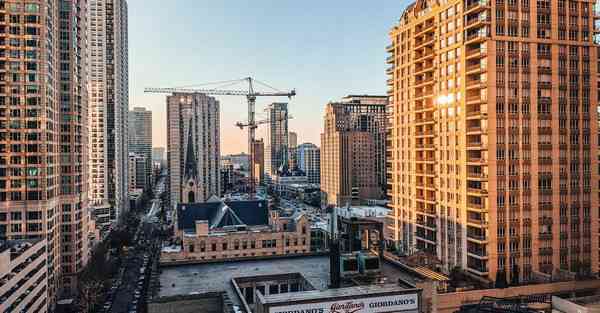 智能机器人融入生活中