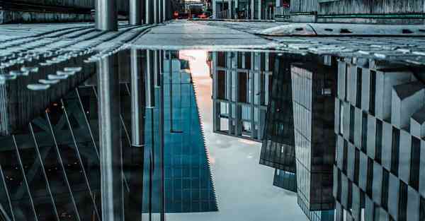 人工智能机器人和人谈恋爱