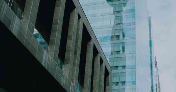 人工智能机器人和人谈恋爱