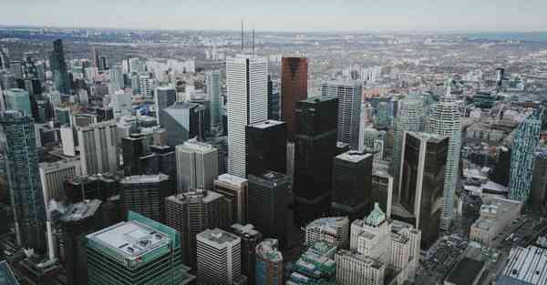 人工智能机器人和人谈恋爱