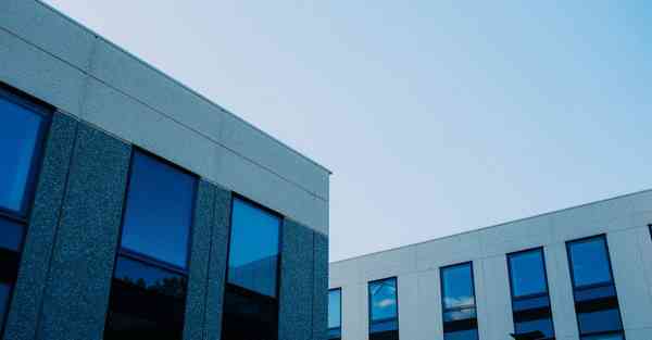 人工智能机器人和人谈恋爱