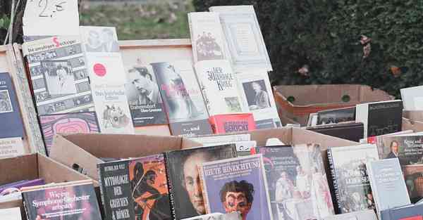 人工智能机器人和人谈恋爱