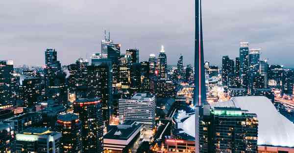 人工智能机器人和人谈恋爱