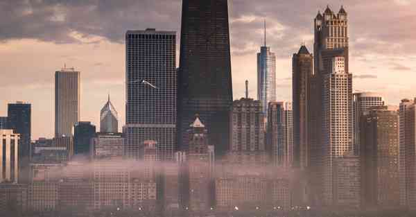 人工智能机器人和人谈恋爱