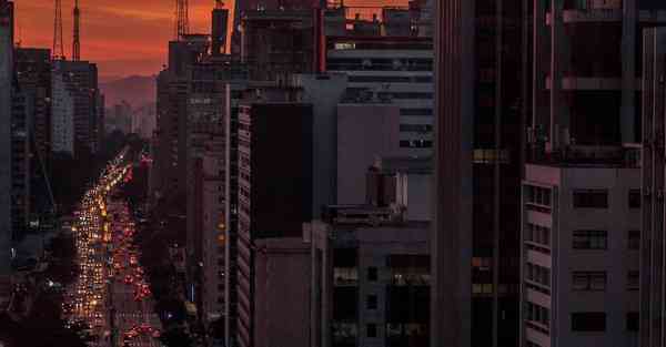 智能机器人融入生活中