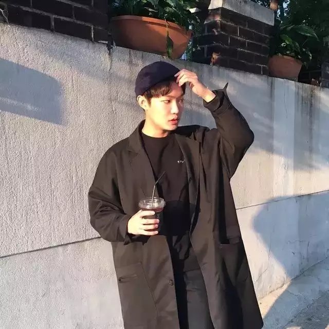 国贞栋眉