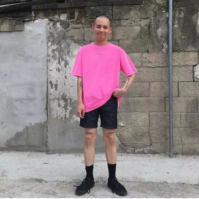 荆威昌娅