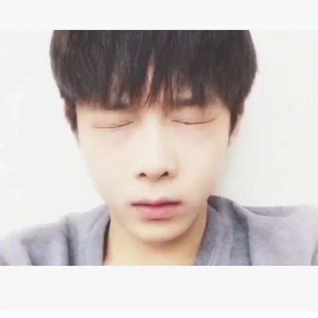 魏绿初萱