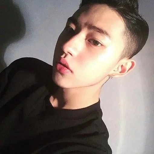 汤策弘翰